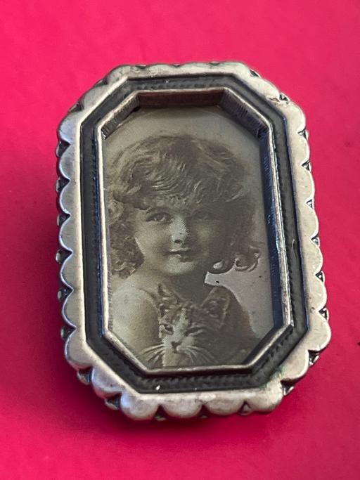  — Lovely brooch
