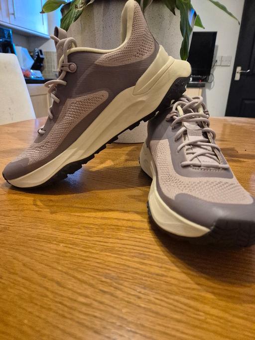  — Timberland trainers size 8