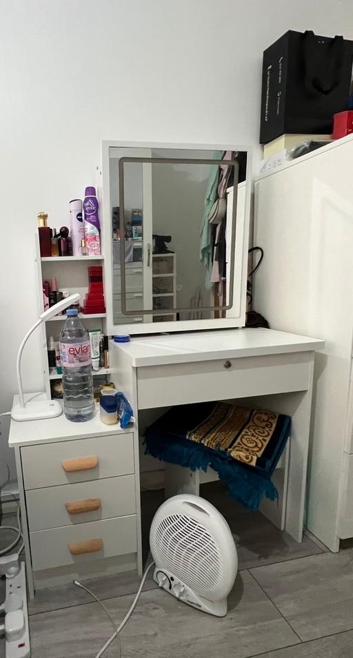  — Dressing table with stools