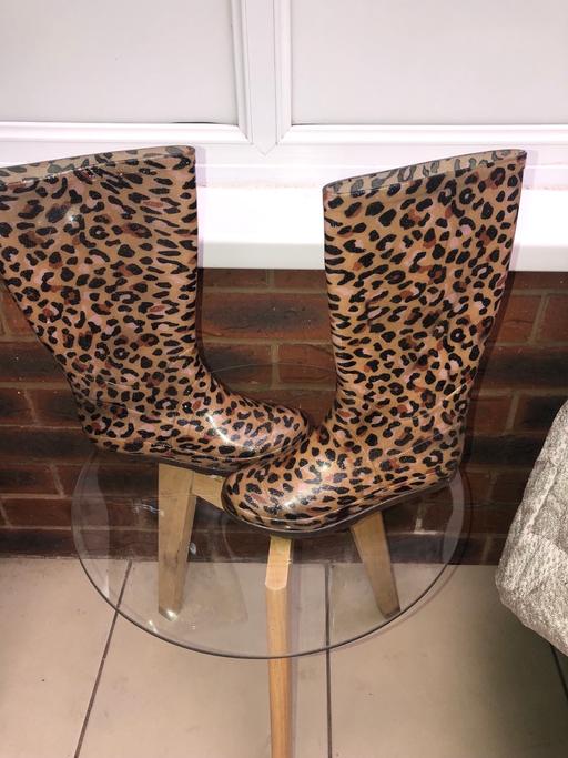  — (Size 3) WELLIES