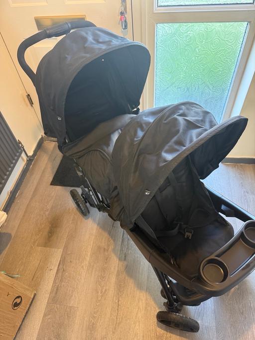  — Graco double pram