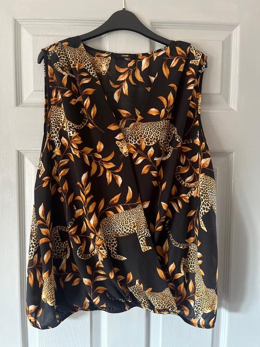  — Stunning animal top size 20
