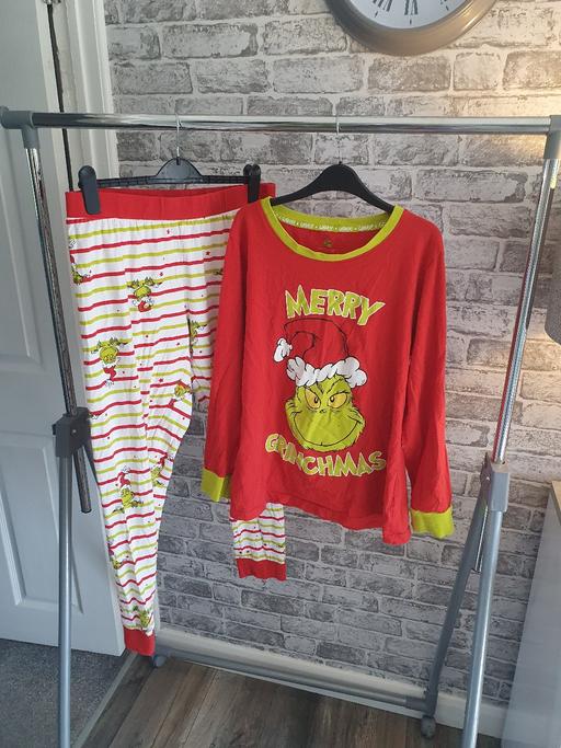  — womens size 12-14 years grinch Christmas pjs