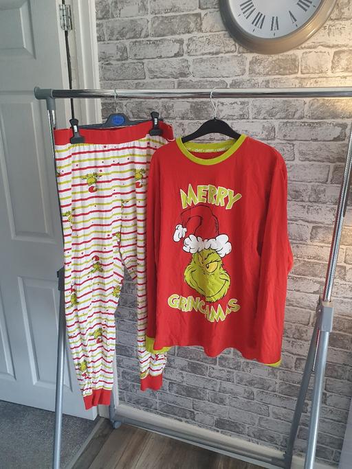  — mens size m grinch Christmas pjs