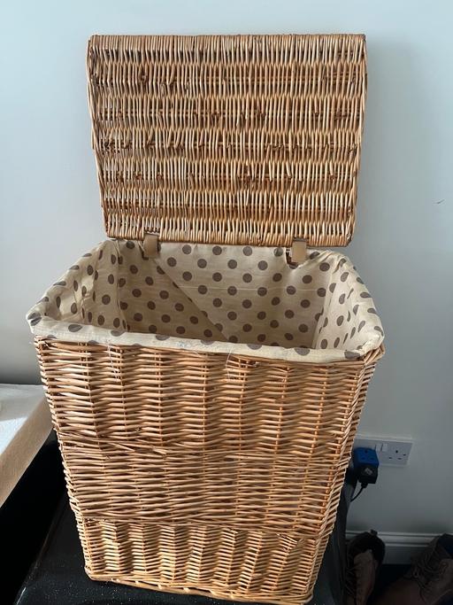  — Laundry basket