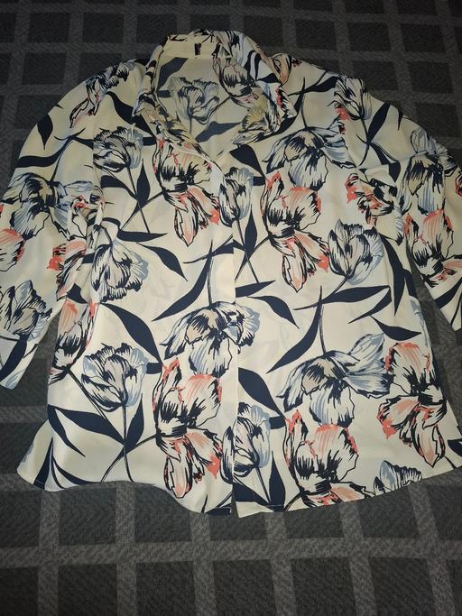  — ladies top size 10 to 12