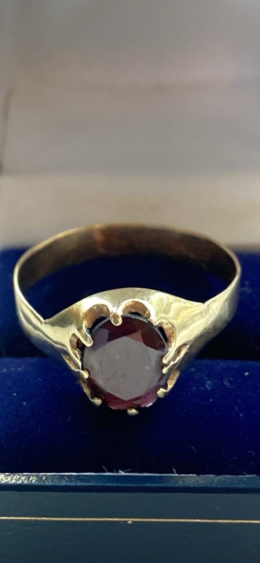  — Jewellery 9ct Gold Large Red Garnet Signet