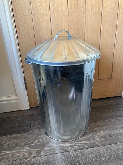  — Storage bin