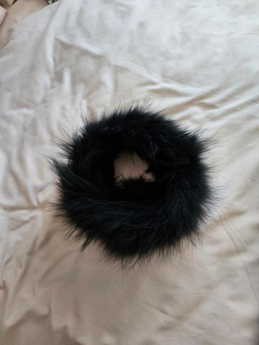  — Faux fur headband..like new