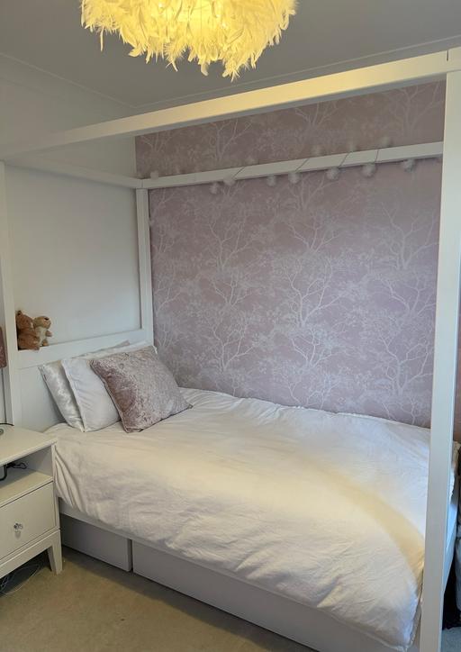  — Single bed
