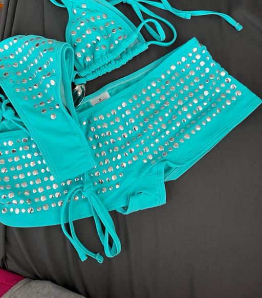 — Triangle bra bikini set with booty shorts