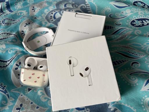  — Apple airpods gen 3 with charging case boxed