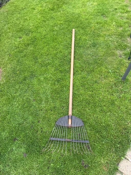  — Garden Leaf Rake