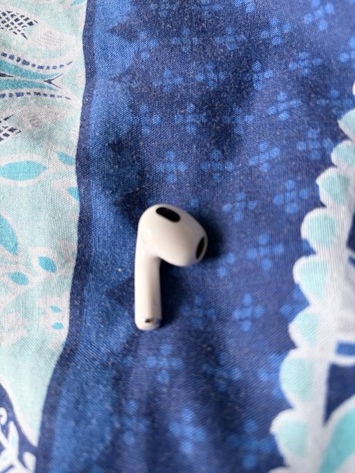  — Apple AirPod left (ear) fullyworking