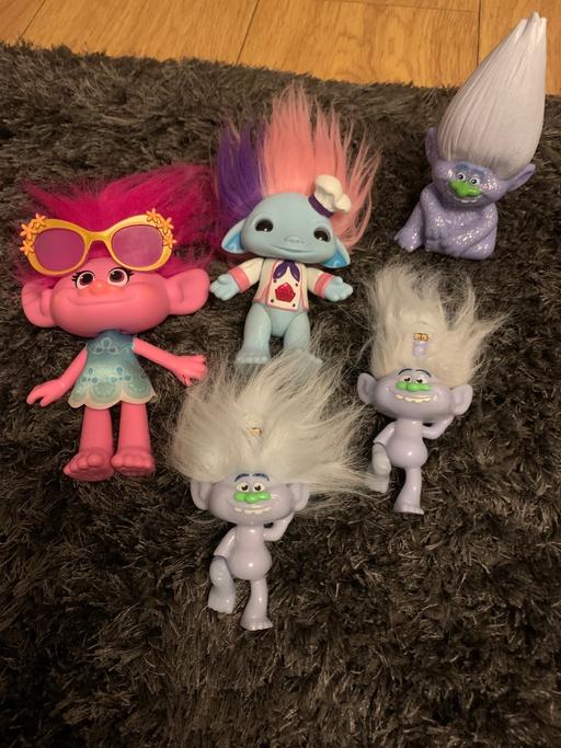 — Troll dolls