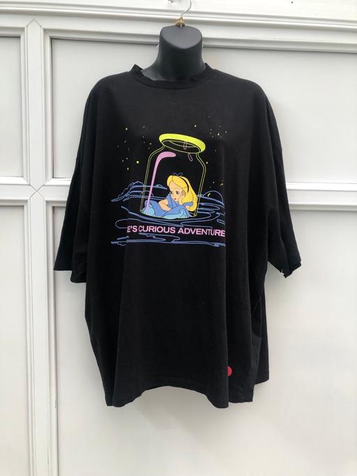  — (Size XL) Alice & wonderland T-shirt