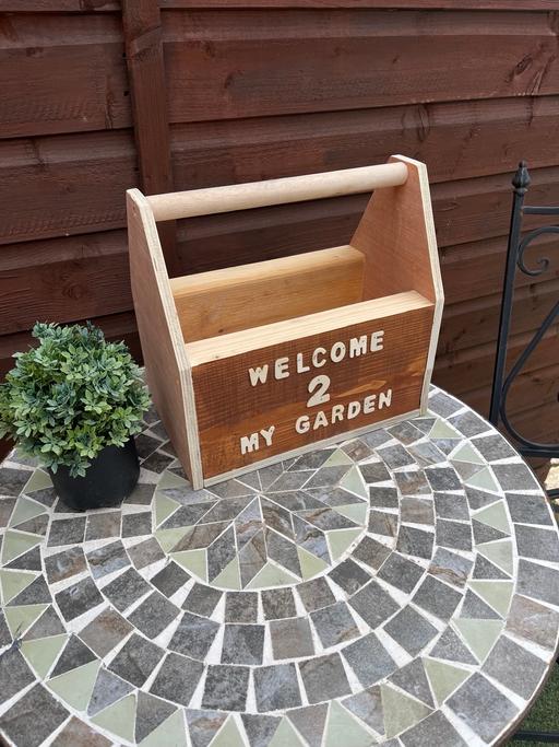  — Wooden carrying box