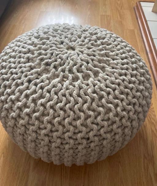  — Foot pouffe