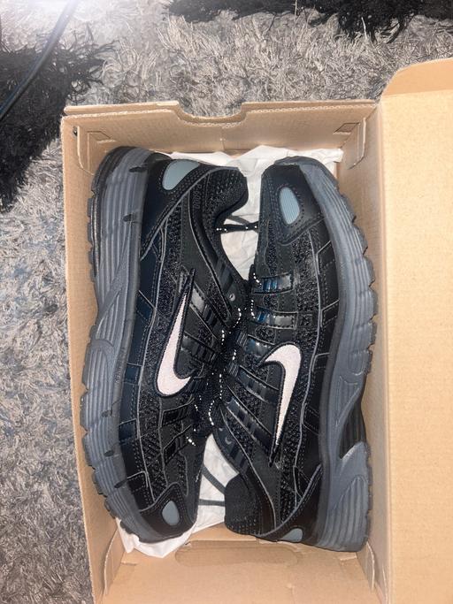  — Black shoes
