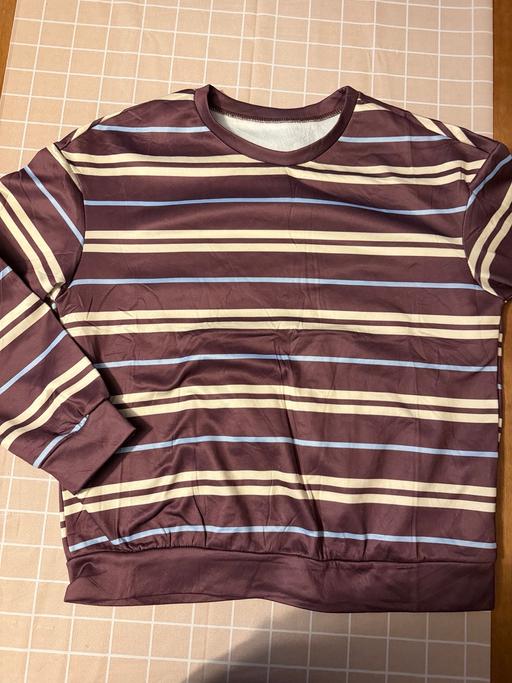  — Women’s jumper size L