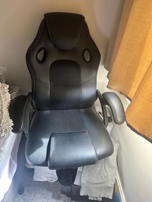  — Gaming chair