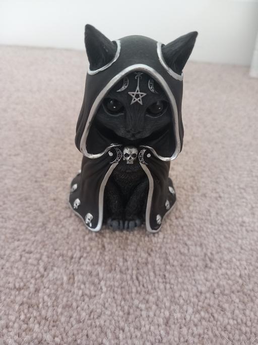  — cat statue