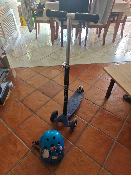  — Micro scooter with helmet