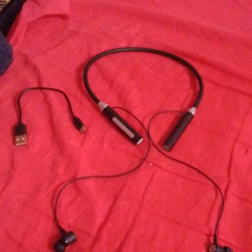  — Bluetooth headphones