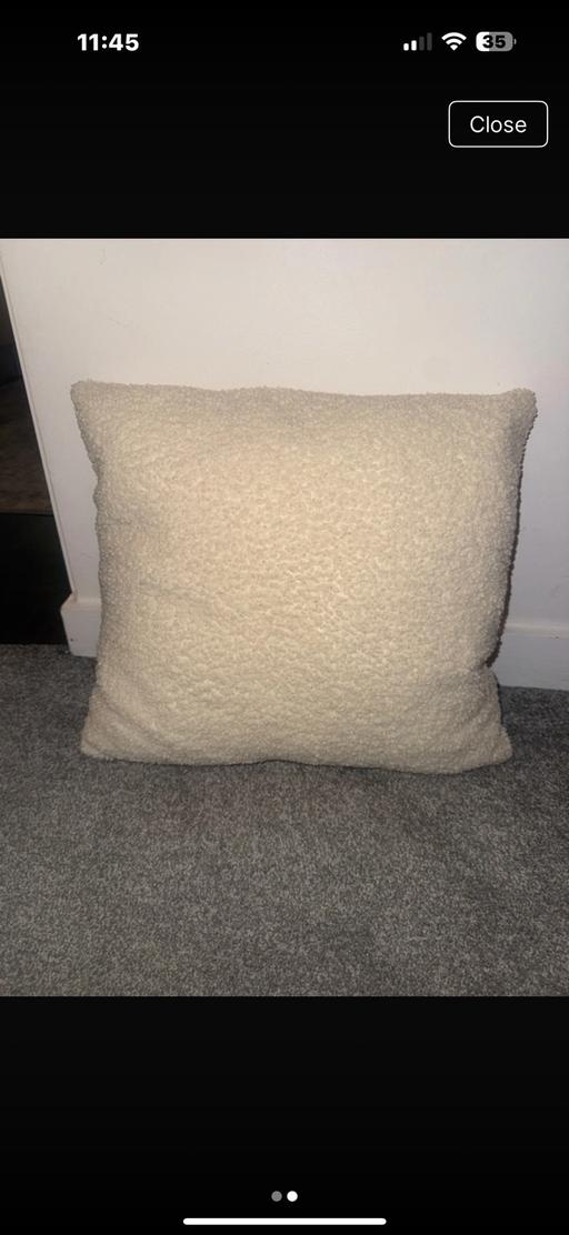  — 2 cosy cushions
