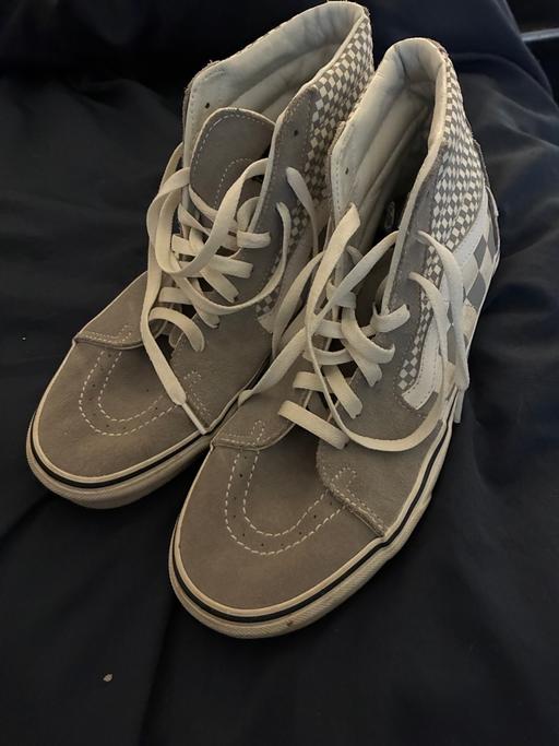  — Women trainers