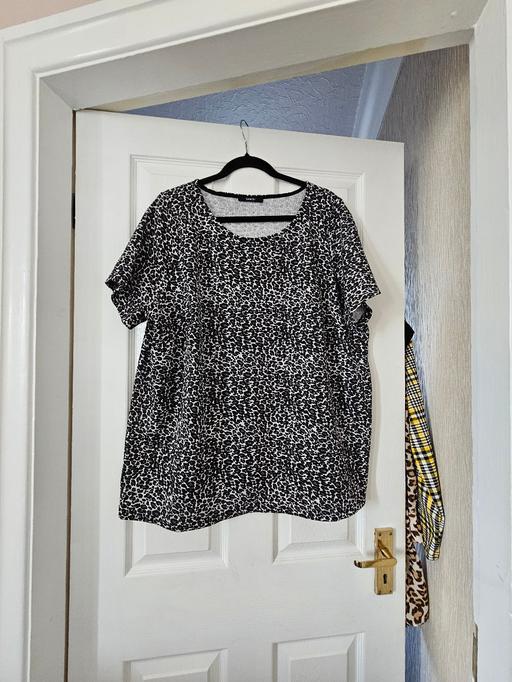  — Textured top, size 22..like new