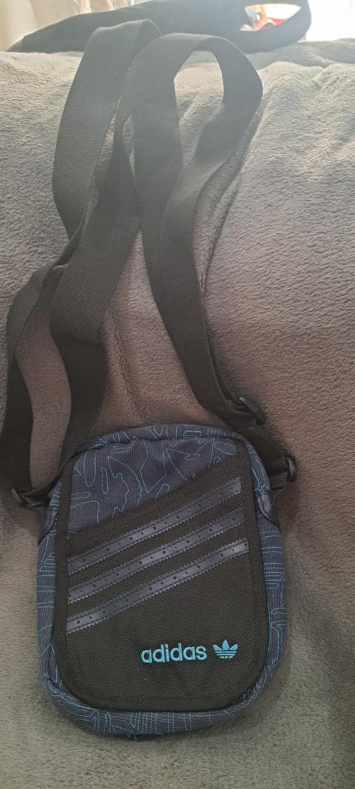  — Adidas crossover Bag