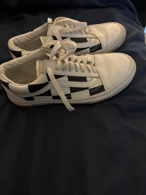  — Women trainers