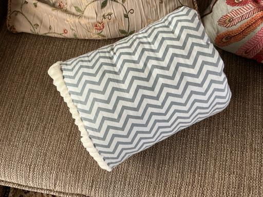  — Baby feeding arm rest pillow