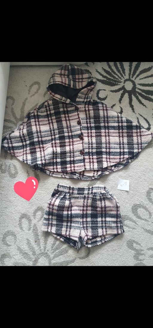  — girls age 6 years poncho with matching shorts