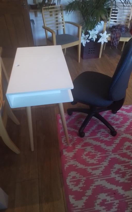  — MODERN DESK AND CHAIR