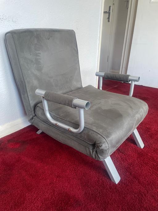  — 2-in-1 Convertible Single Chair Bed