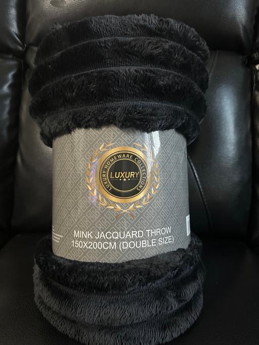  — New Double Size Black Throw 150x200cm