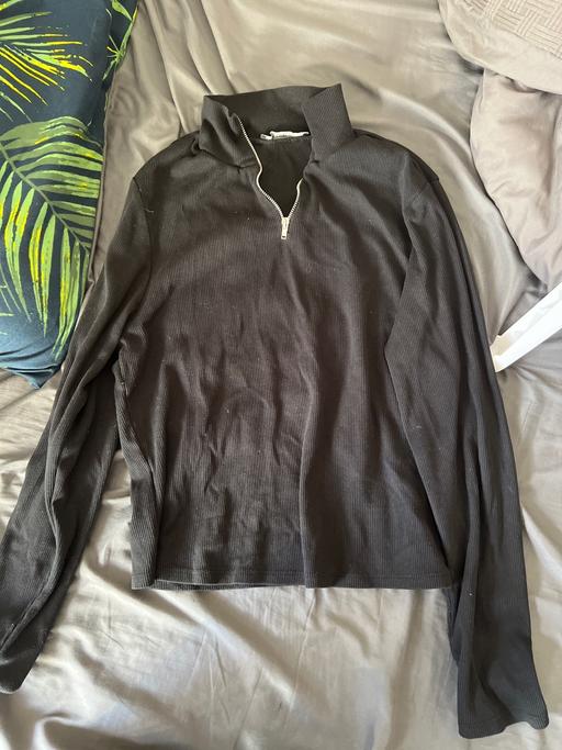  — Black zip top