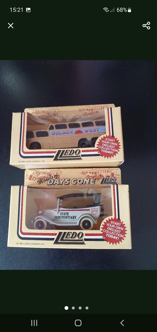  — die cast model cars & coach x 2