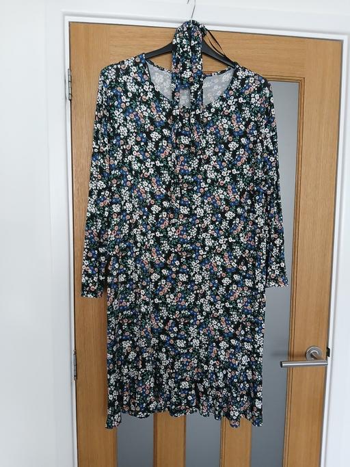  — NEW FITS SIZE 20..LABEL SAYS 22..NEW FLORAL