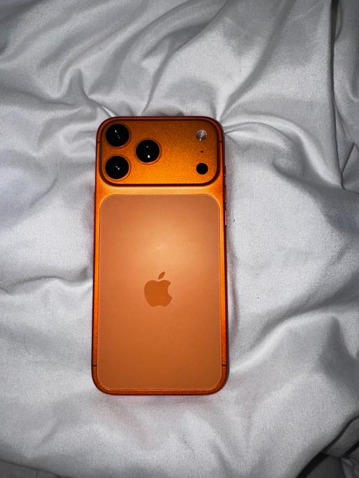  — iPhone 17 pro max with android software