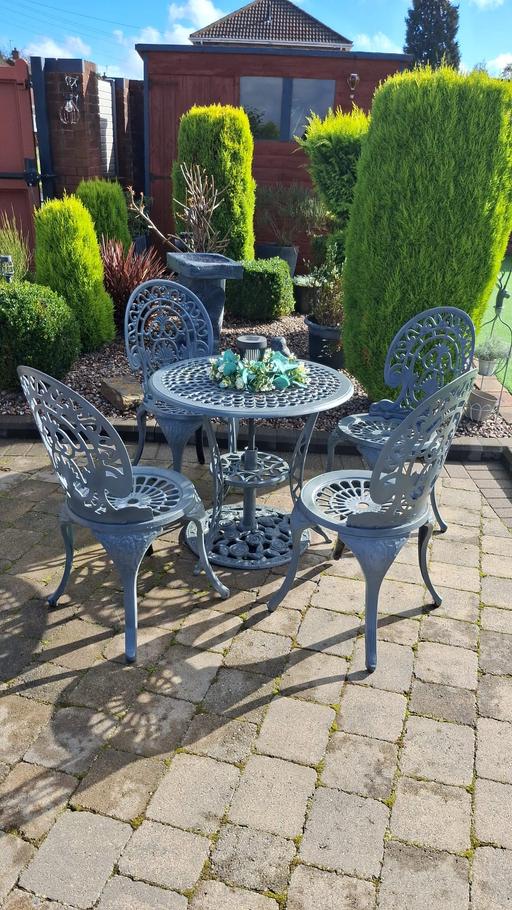  — cast iron patio table & chairs set