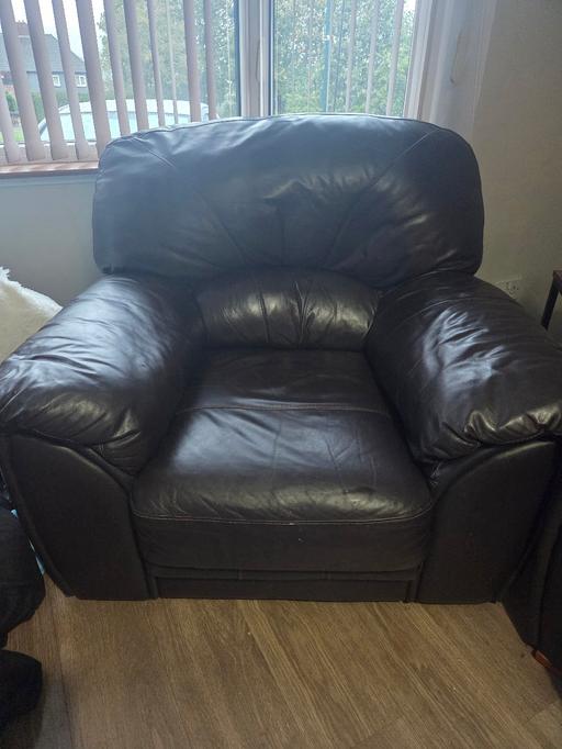  — Armchair
