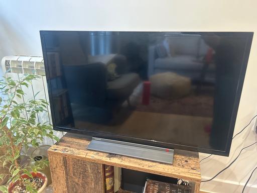  — 28inch Toshiba smart tv