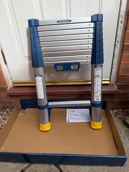  — Werner 2.9m Telescopic Extension Ladder