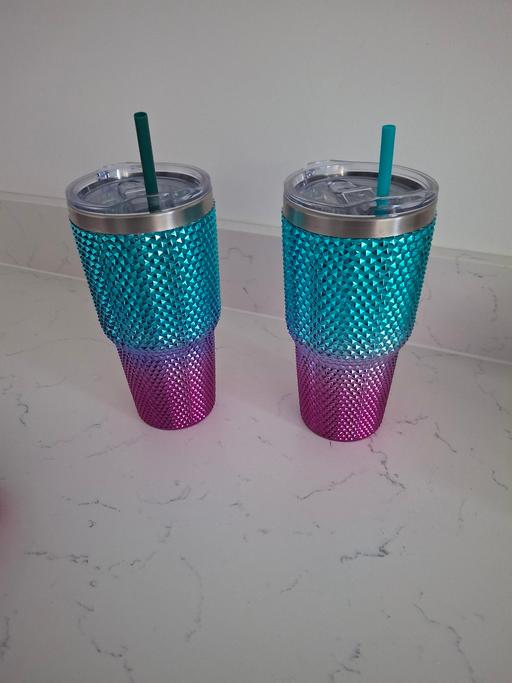  — drink tumblers