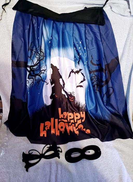  — Halloween Cape and mask roughly age 5-6 new