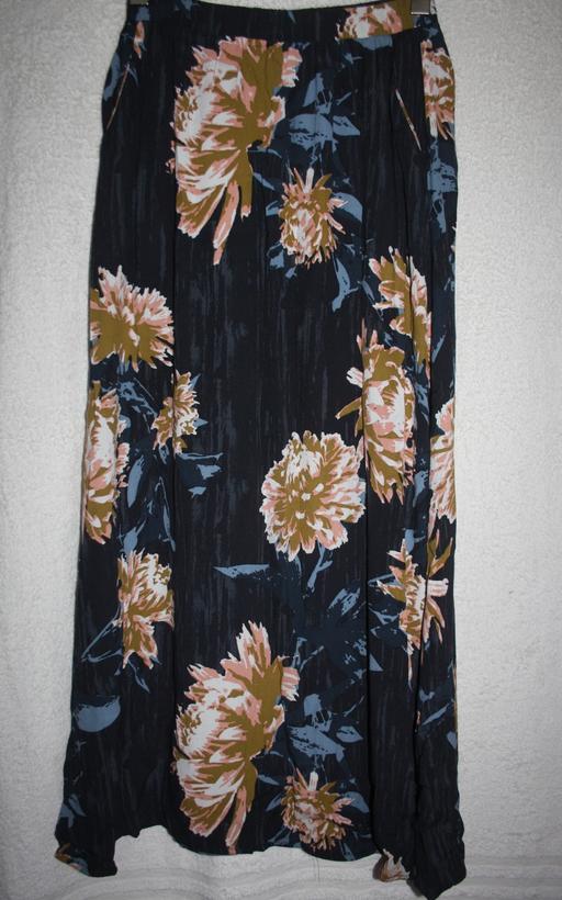  — gestuz floral print maxi skirt size 10