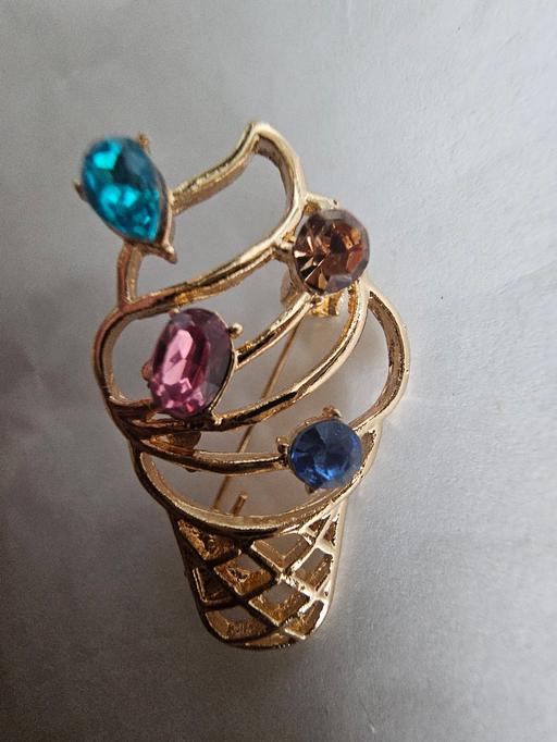  — brooch icecream